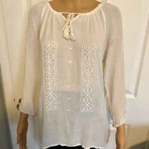 BOHEMIAN CAFE - Peasant Keyhole Top